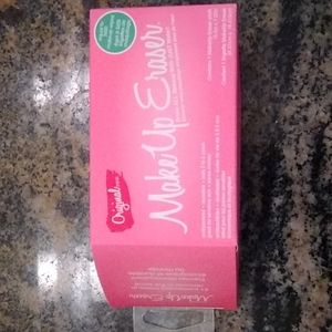 BNIB The original Makeup Eraser removes waterproof